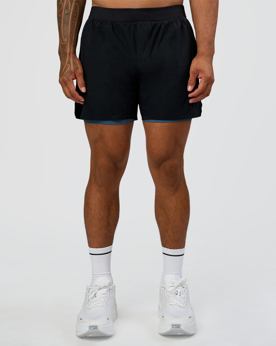 Man wearing Hybrid Lined 5" Short - Black-Indigo | Model:Daarian | Size:M