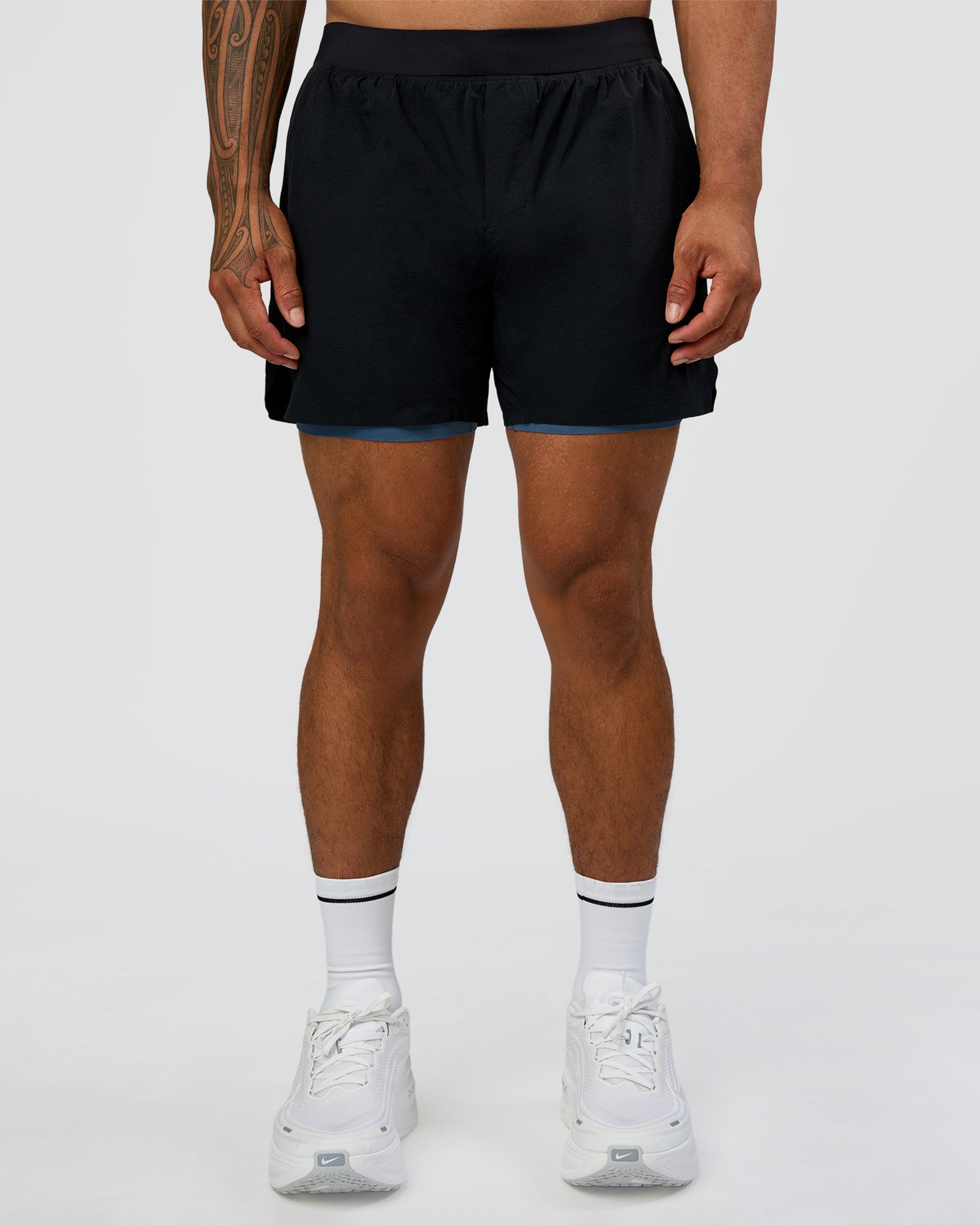 Man wearing Hybrid Lined 5" Short - Black-Indigo | Model:Daarian | Size:M