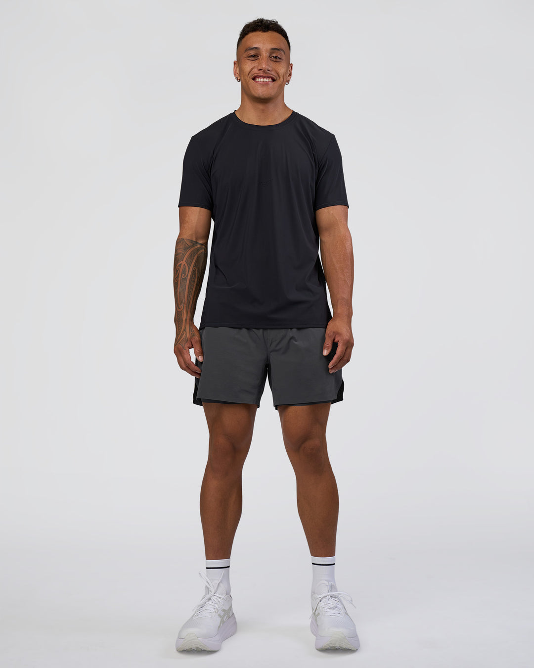 Man wearing Hybrid Lined 5" Short - Dark Storm | Model:Daarian | Size:M