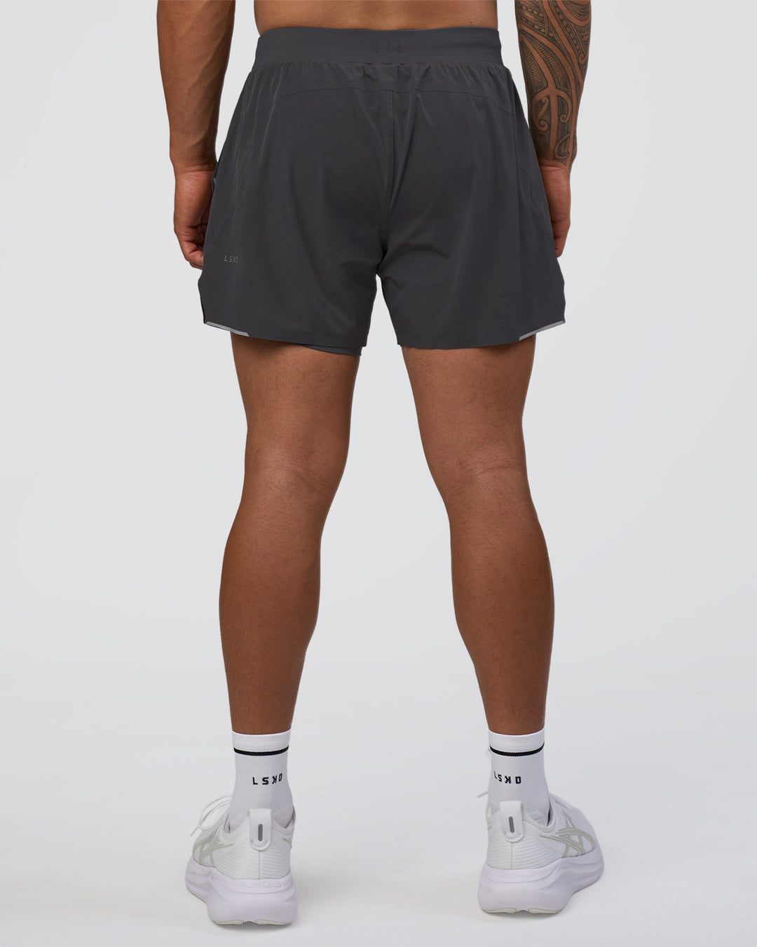 Man wearing Hybrid Lined 5" Short - Dark Storm | Model:Daarian | Size:M