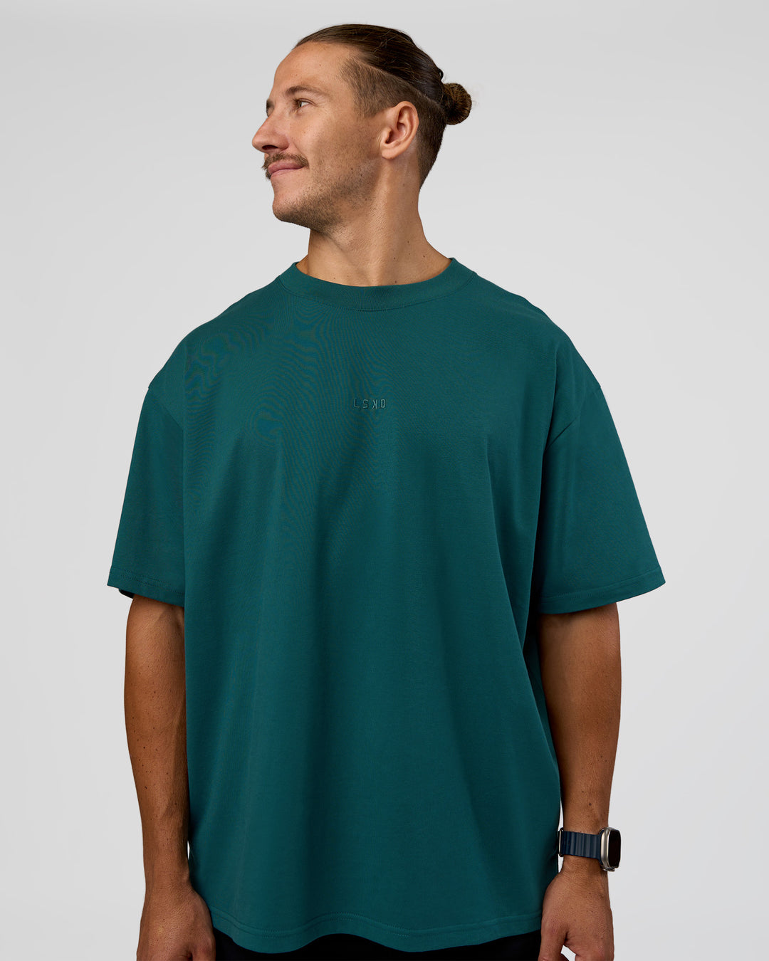 Man wearing MVP 2.0 Oversized Tee - Transformative Teal | Model:Jaiden | Size:M