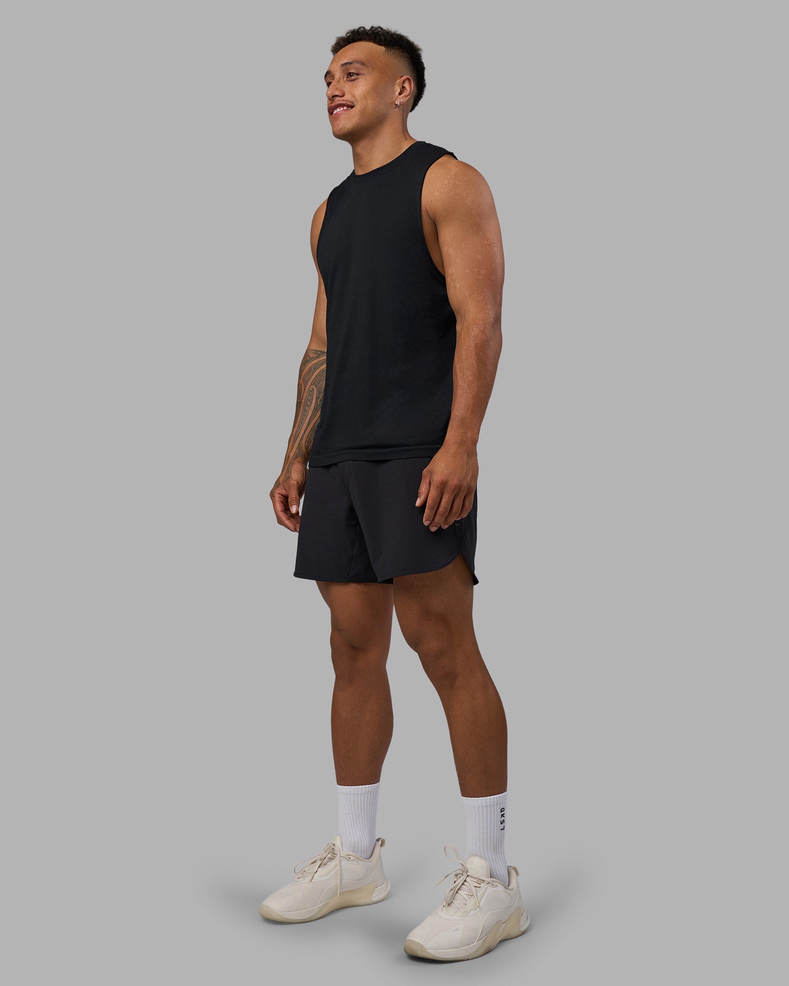 Man wearing AeroFLX+ Seamless Muscle Tank - Black Marl | Model:Daarian | Size:M