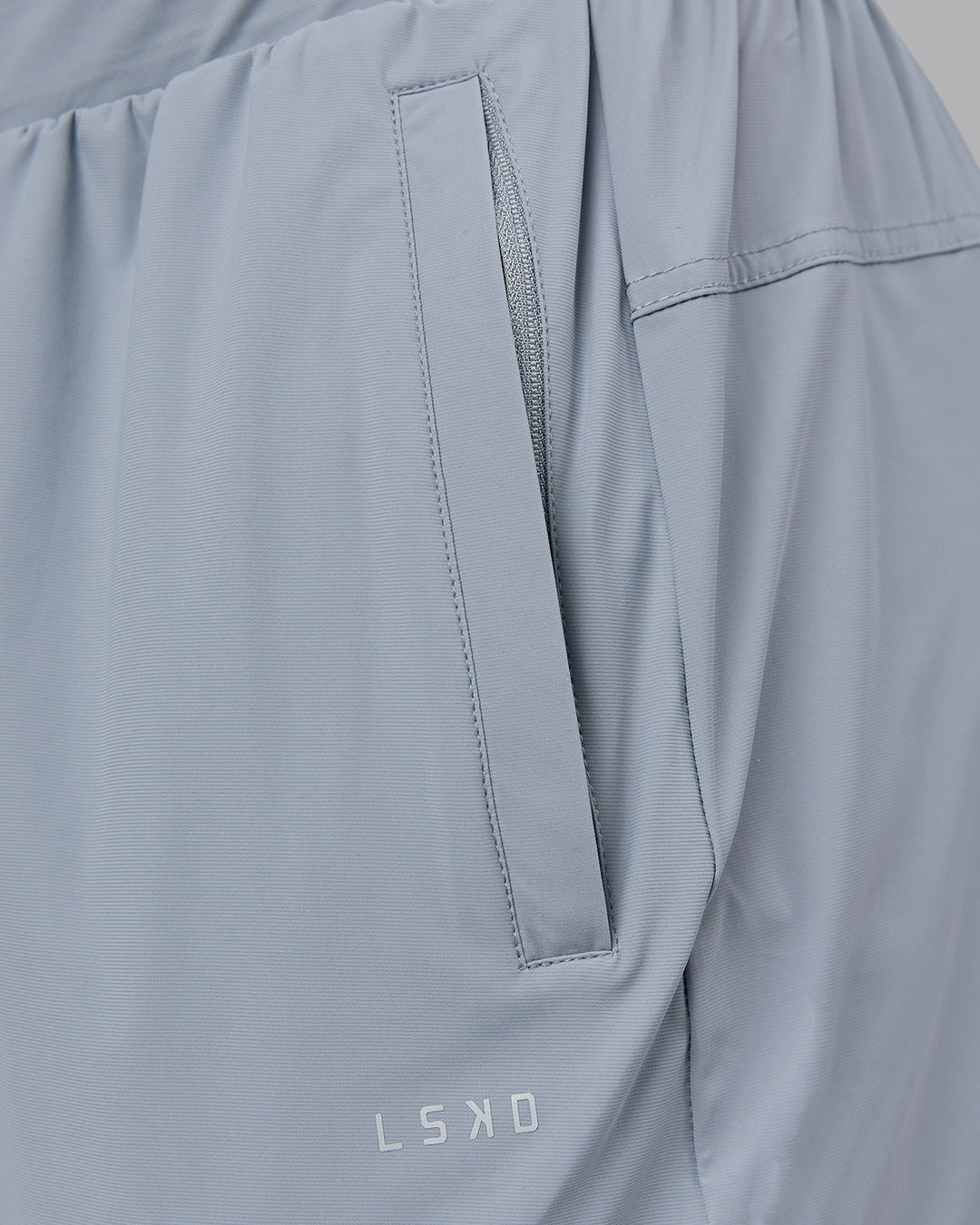Man wearing Train-Lite FLXMAX Pant - Tradewinds | Model:Sam | Size:L