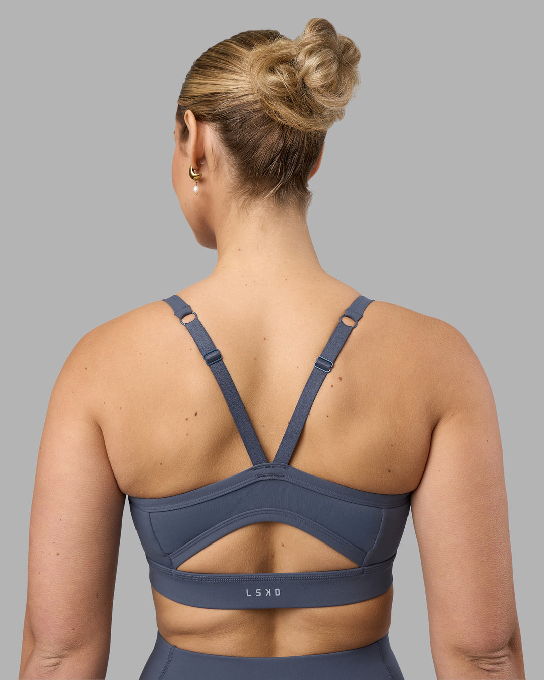 Woman wearing Momentum Sports Bra D/DD/E - Night Shadow | Model:Amy | Size:M