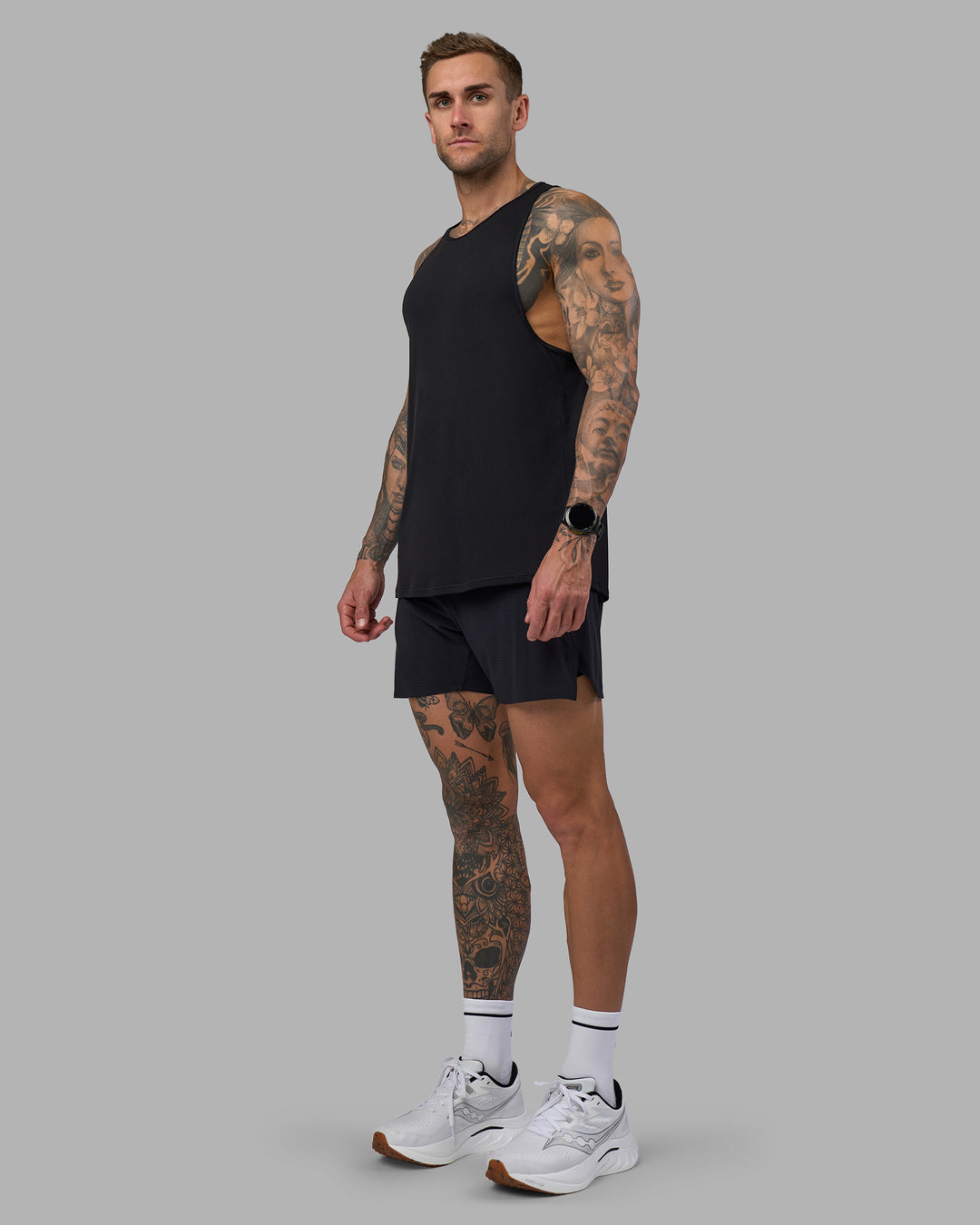 Man wearing Pace Running Tank - Black | Model:Tommy | Size:M