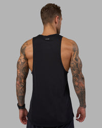 Man wearing Pace Running Tank - Black | Model:Tommy | Size:M