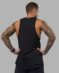 Man wearing Pace Running Tank - Black | Model:Tommy | Size:M