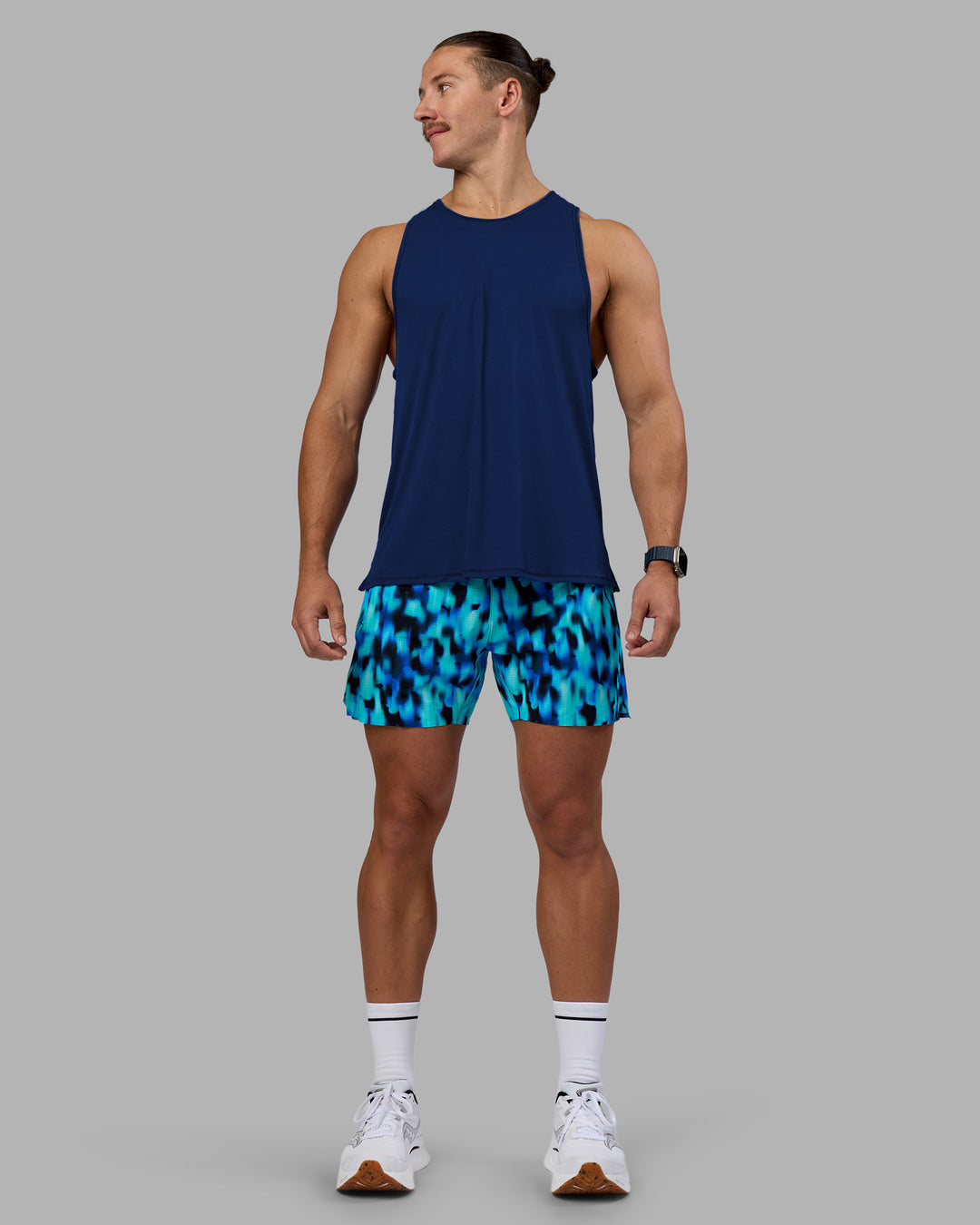 Man wearing Pace Running Tank - Midnight Blue | Model:Jaiden | Size:M