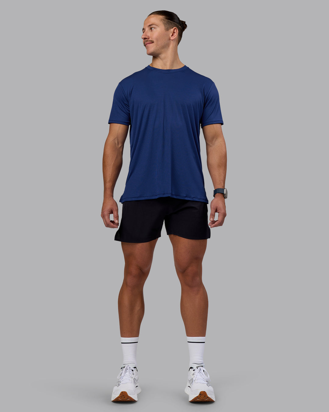 Man wearing Pace Running Tee - Midnight Blue | Model:Jaiden | Size:M