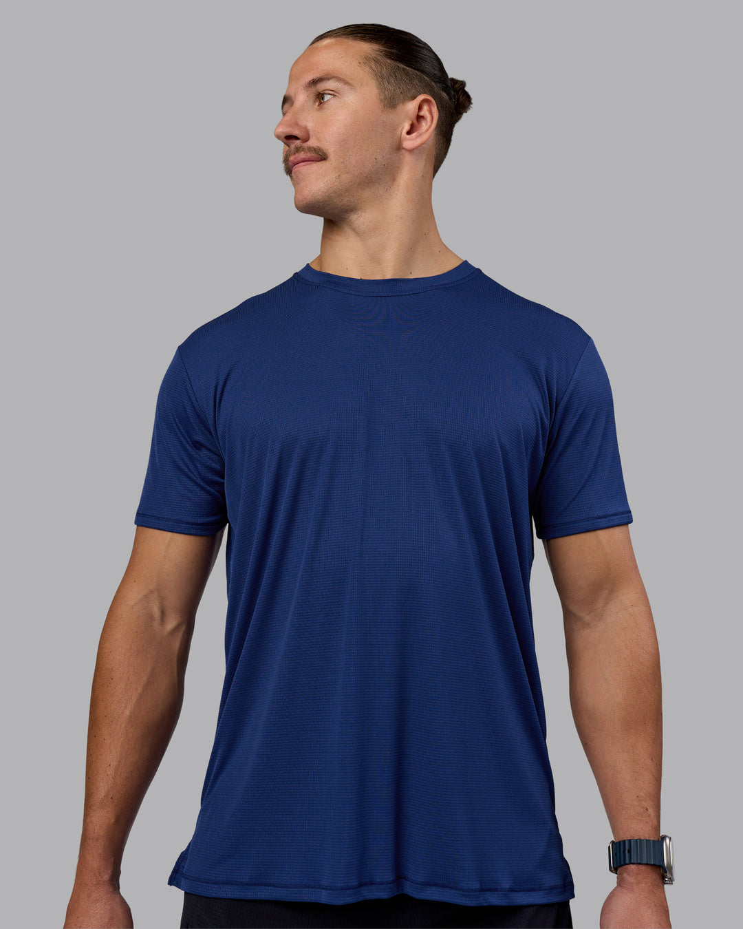 Man wearing Pace Running Tee - Midnight Blue | Model:Jaiden | Size:M