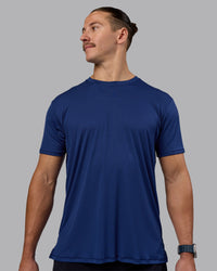 Man wearing Pace Running Tee - Midnight Blue | Model:Jaiden | Size:M