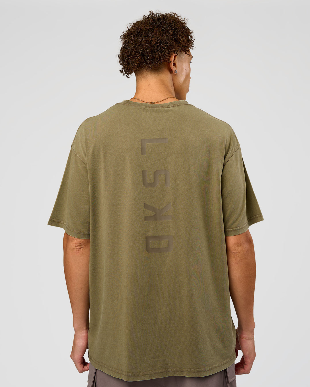 Man wearing Shadow Mode FLXCotton Oversized Tee - Walnut Grey Washed | Model:Leandro | Size:M