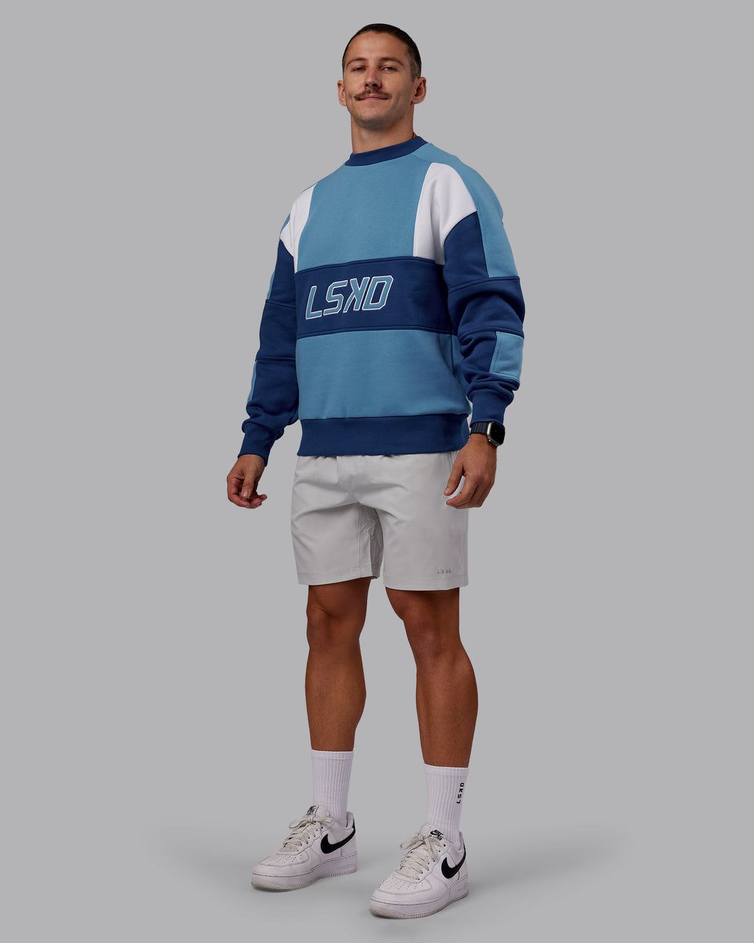 Man wearing Slam Sweater Oversize - Azure Blue-Blue Quartz | Model:Jaiden | Size:M