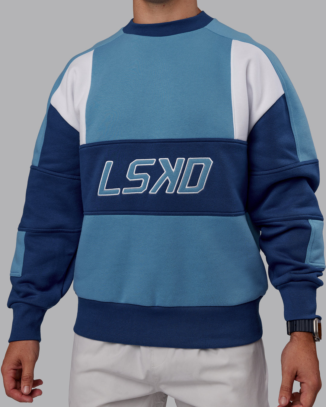 Man wearing Slam Sweater Oversize - Azure Blue-Blue Quartz | Model:Jaiden | Size:M