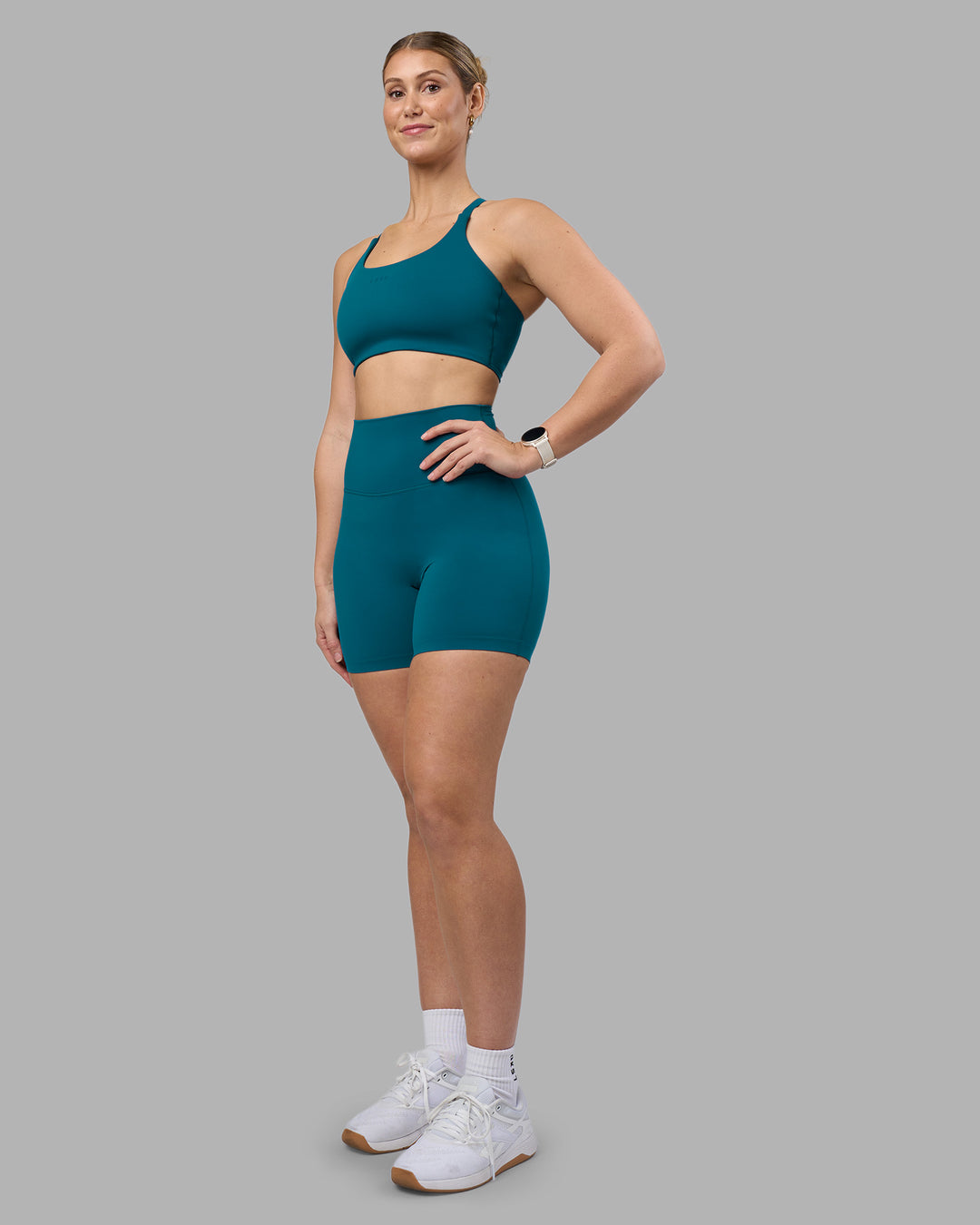 Woman wearing Twist Sports Bra D/DD/E - Blue Coral | Model:Amy | Size:M
