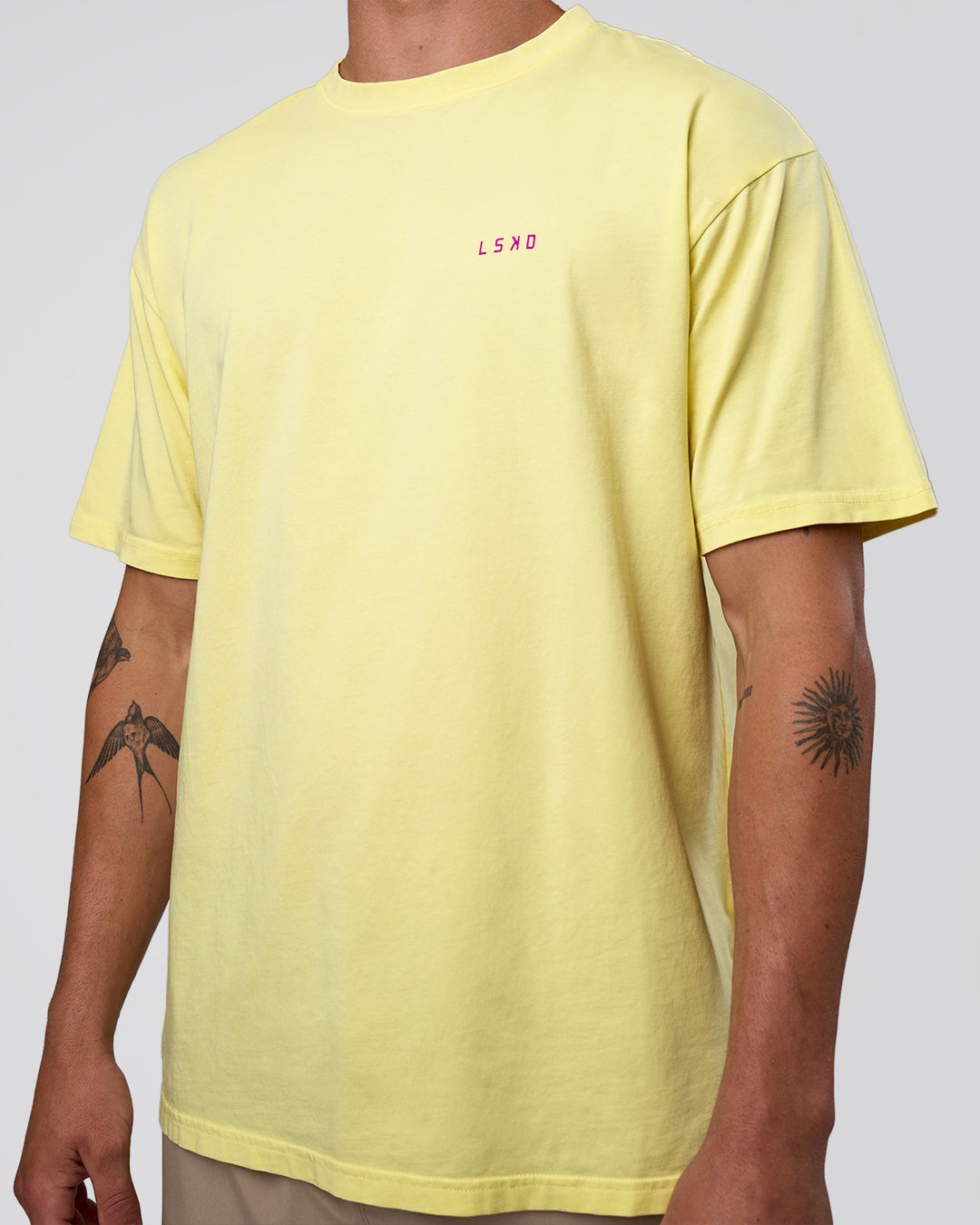 Man wearing Unfit Club FLXCotton Oversized Tee - Yellow Fizz Washed-Ultra Fuchsia | Model:Konnor | Size:M