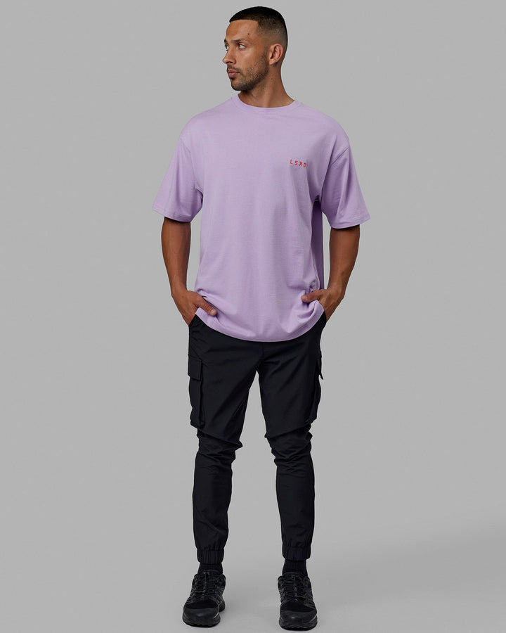 Man wearing Unisex Endeavour Heavyweight Tee Oversize - Pale Lilac-Impact Orange