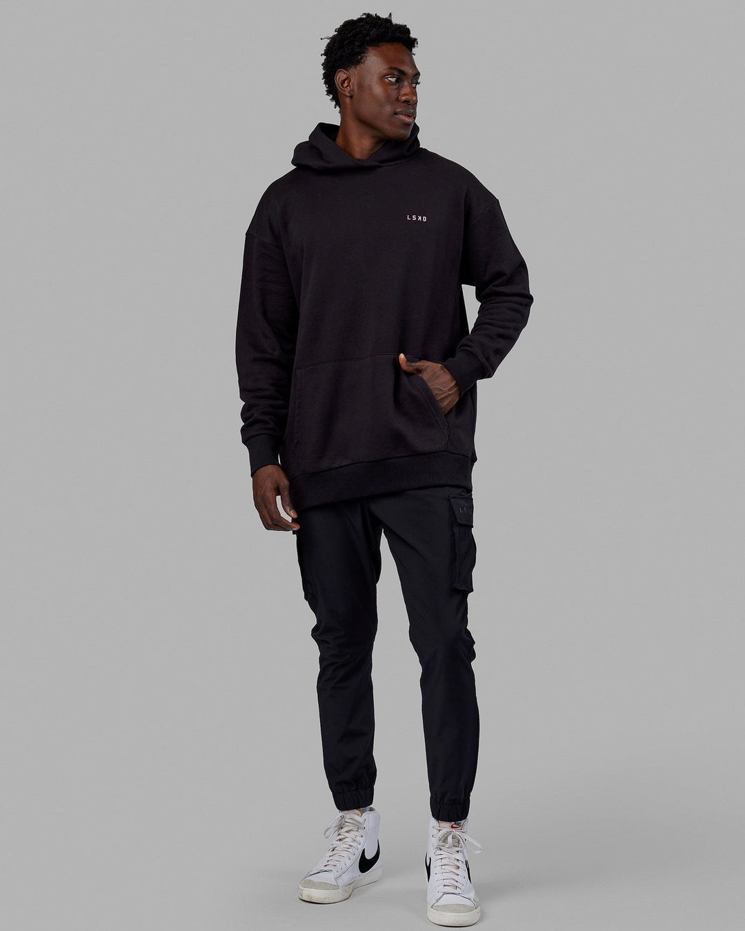 Man wearing Unisex Lift-Up Hoodie Oversize - Black