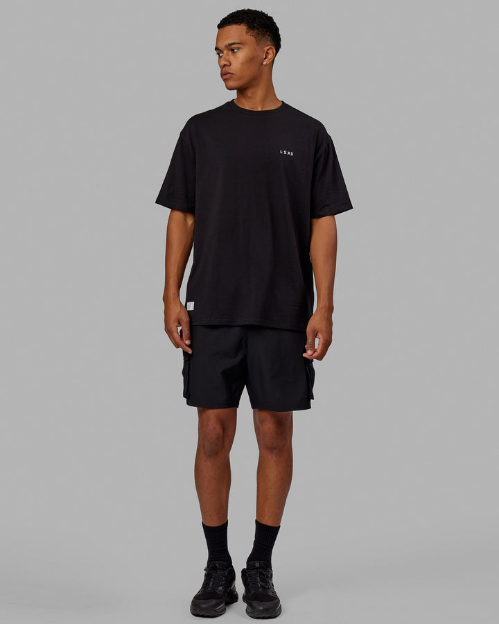 Man wearing VS1 FLXCotton Tee Oversize - Black-White