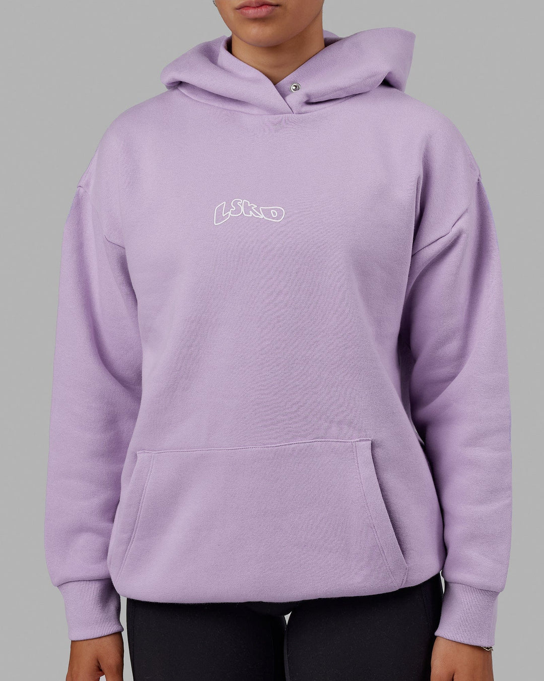 Woman wearing Mad Happy Hoodie Oversize - Pale Lilac