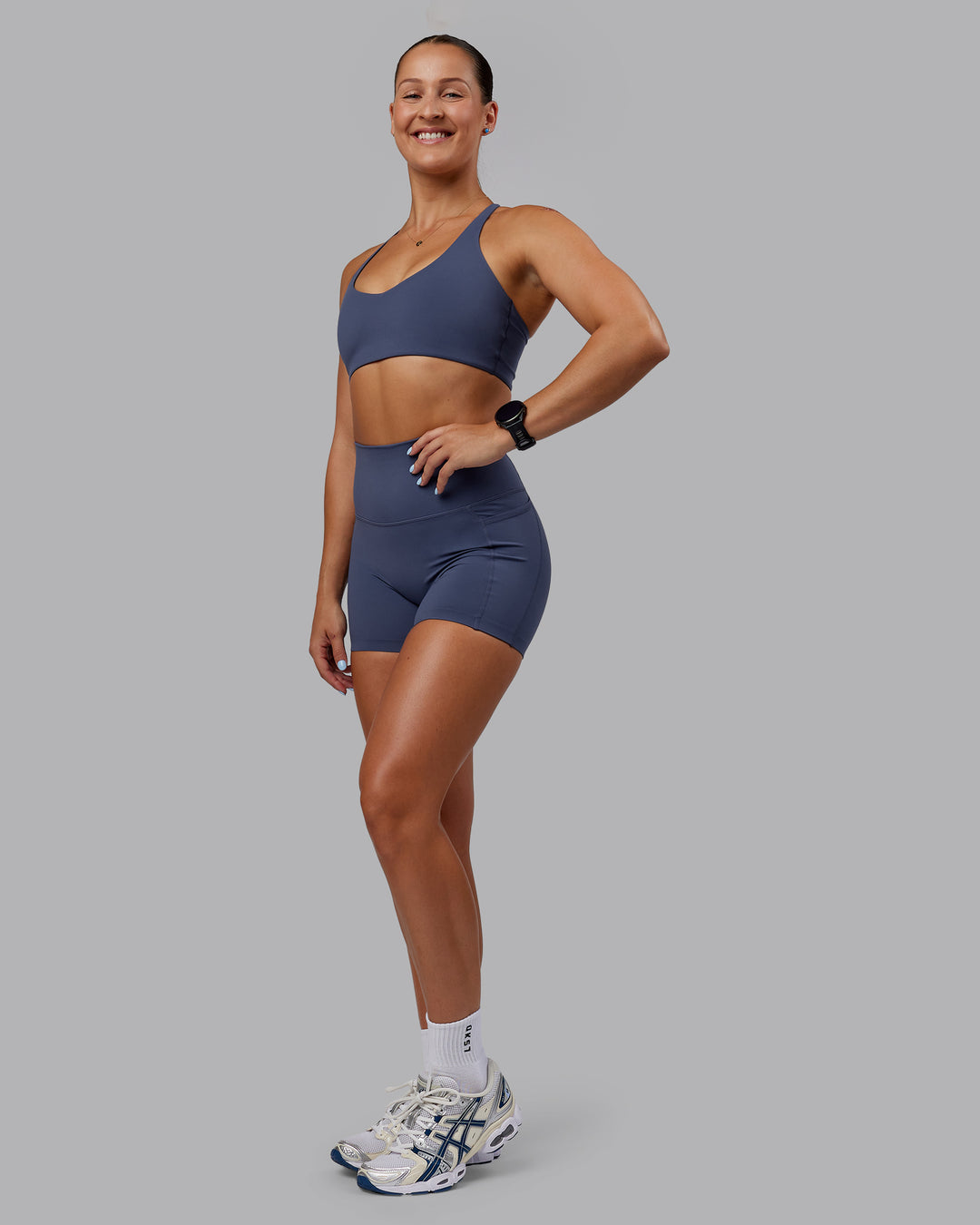 Woman wearing Abs Movement Sports Bra - Nightshadow Blue