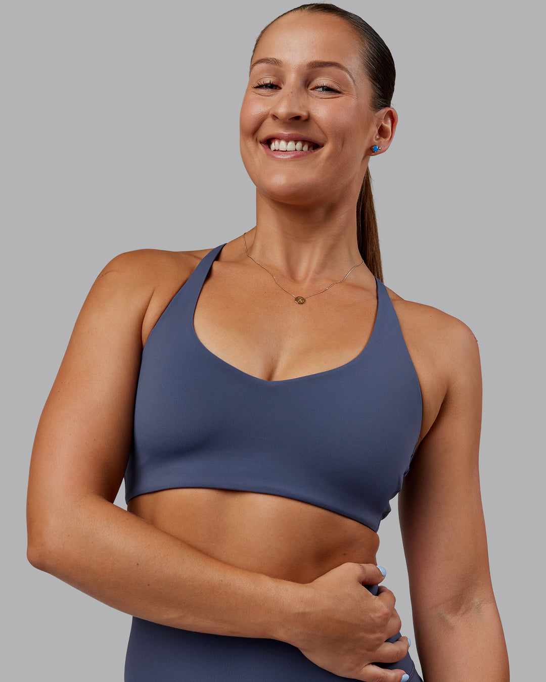 Woman wearing Abs Movement Sports Bra - Nightshadow Blue