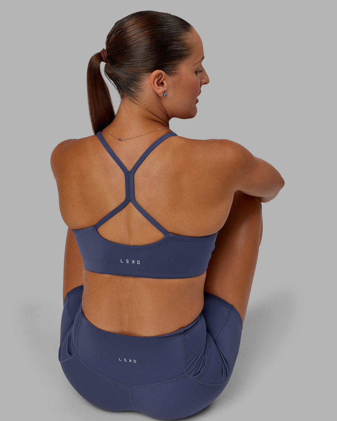 Woman wearing Abs Movement Sports Bra - Nightshadow Blue