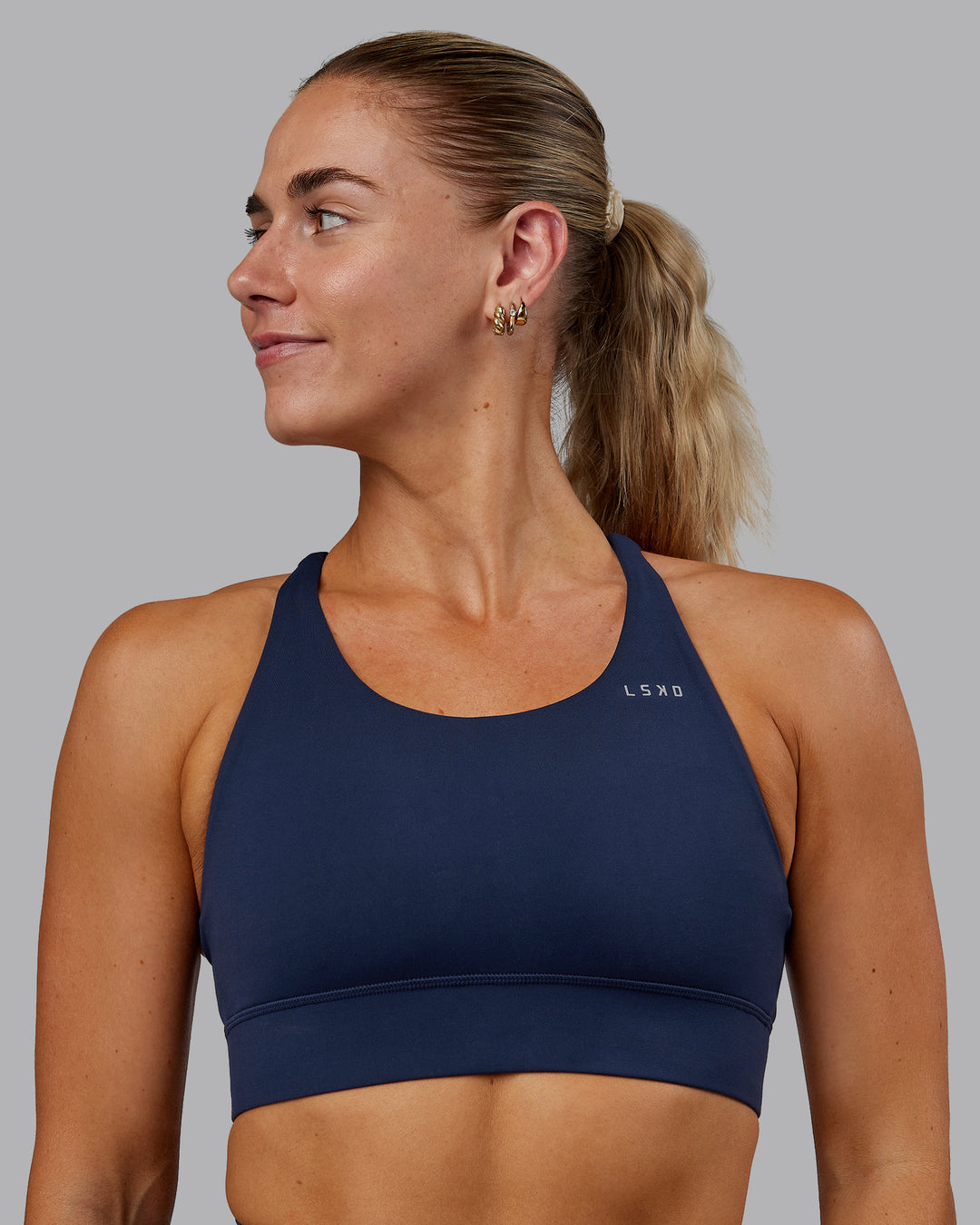 Woman wearing Accelerate Sports Bra - Future Navy | Model:Hannah | Size:S