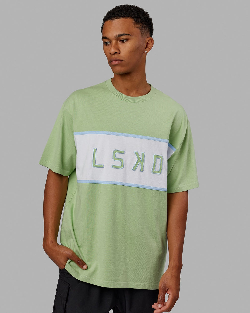 Man wearing Unisex Aligned Heavyweight Tee Oversize - Green Fig