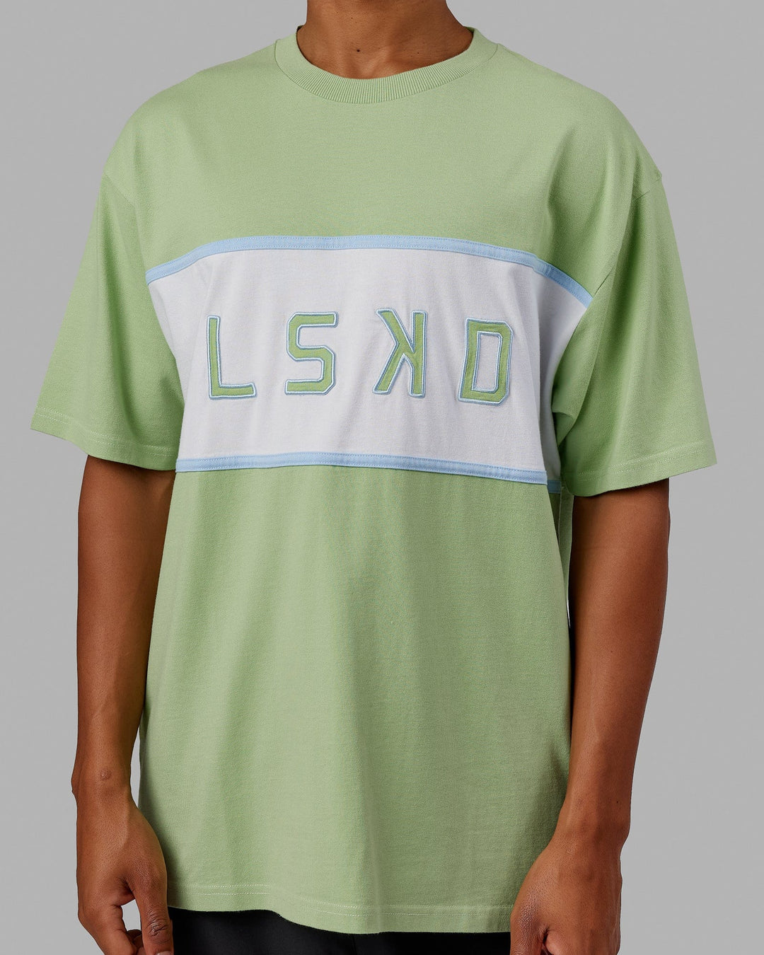 Man wearing Unisex Aligned Heavyweight Tee Oversize - Green Fig