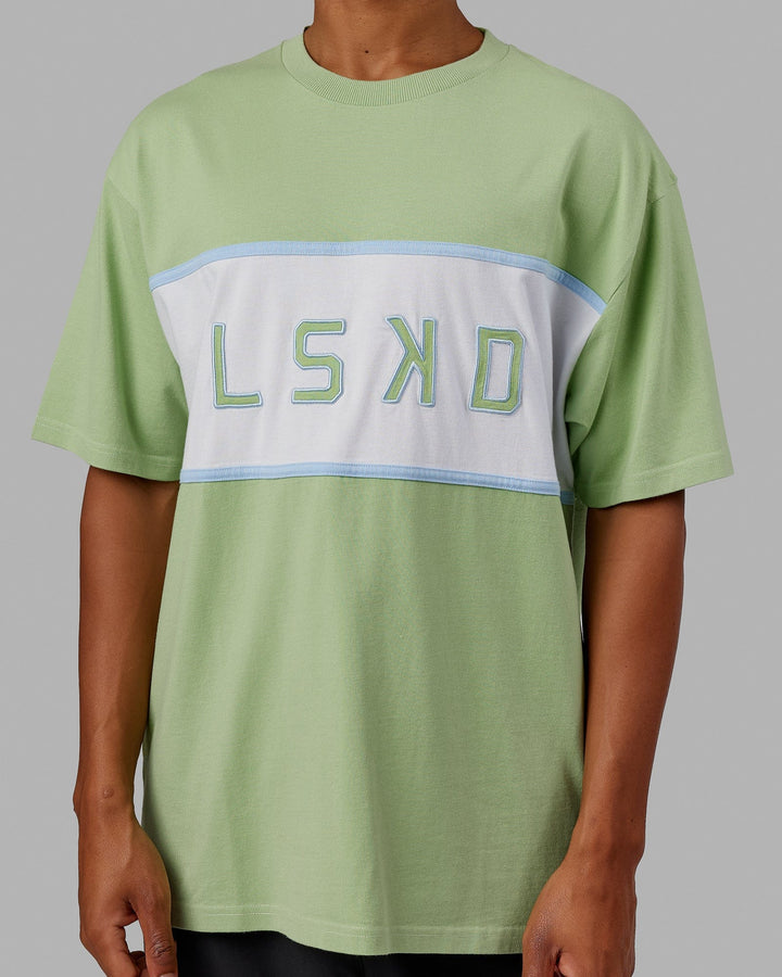 Man wearing Unisex Aligned Heavyweight Tee Oversize - Green Fig