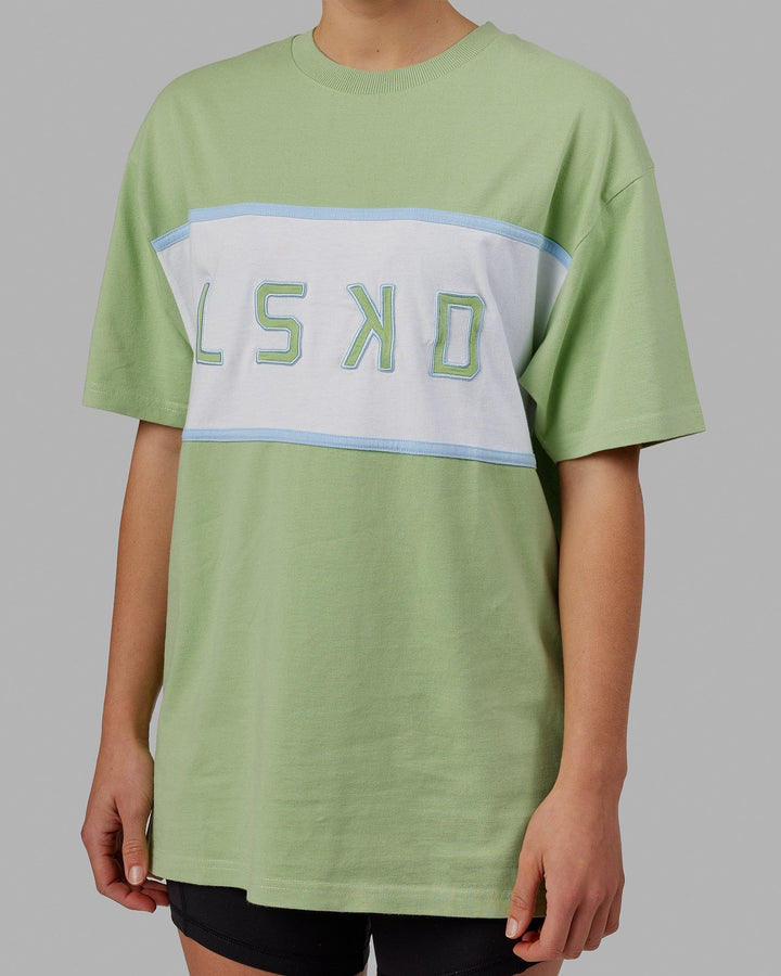 Woman wearing Unisex Aligned Heavyweight Tee Oversize - Green Fig