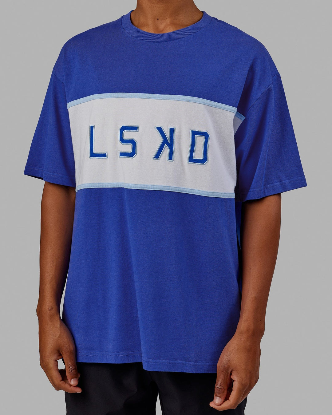 Man wearing Unisex Aligned Heavyweight Tee Oversize - Power Cobalt