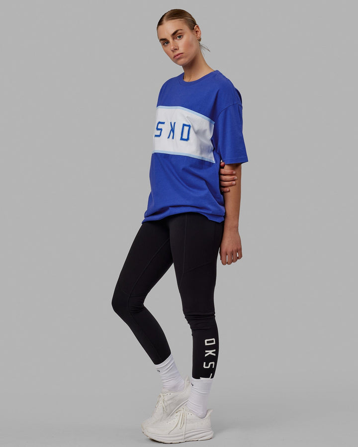Woman wearing Unisex Aligned Heavyweight Tee Oversize - Power Cobalt