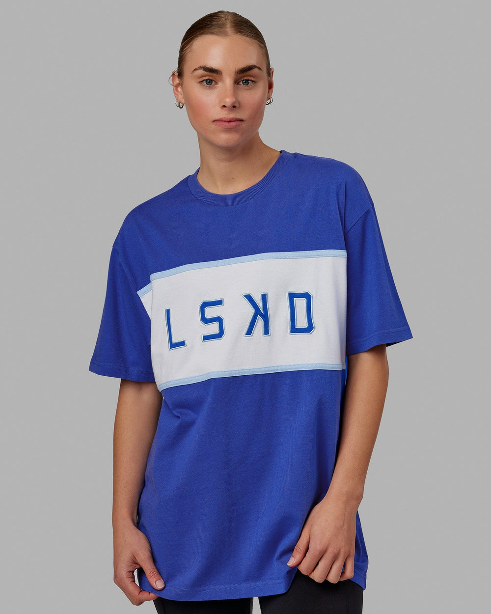 Woman wearing Unisex Aligned Heavyweight Tee Oversize - Power Cobalt