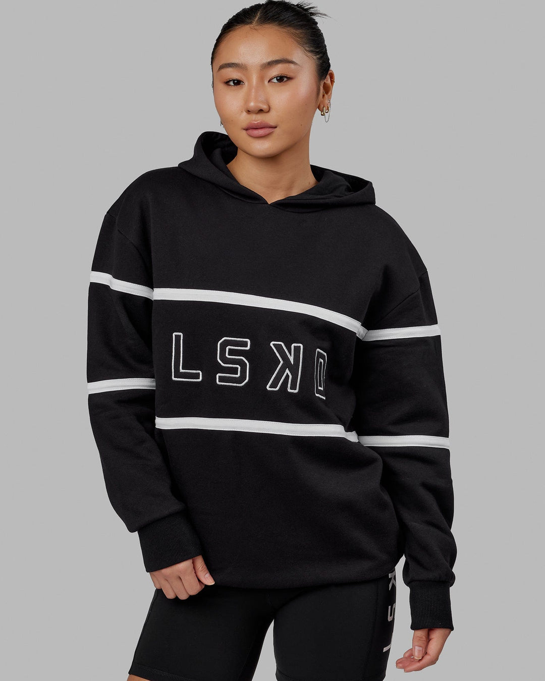 Woman wearing Unisex Aligned Hoodie Oversize - Black
