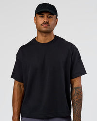Man wearing All Day Cap in Black