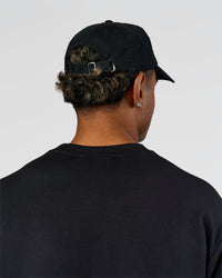 Man wearing All Day Cap in Black
