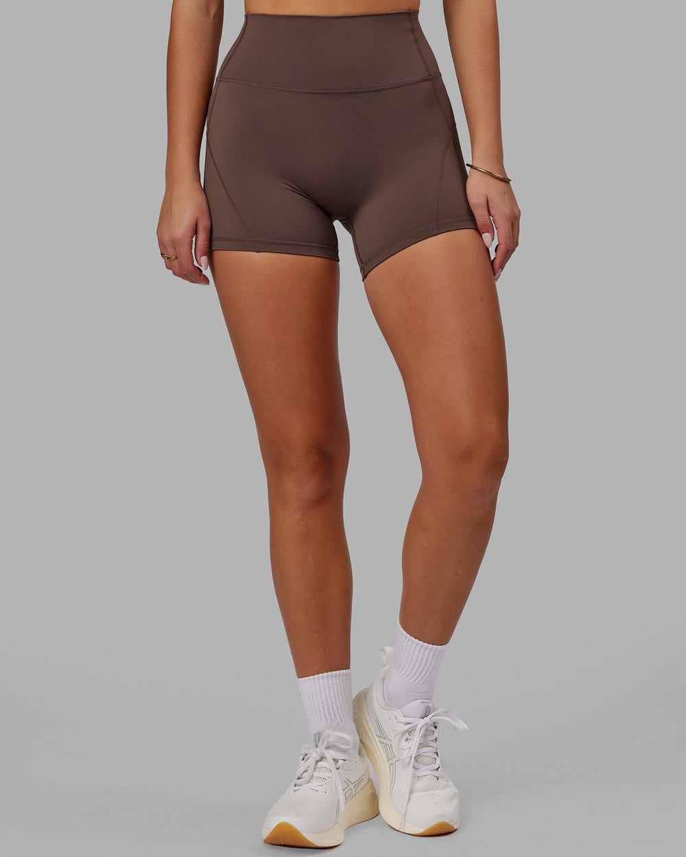 Woman wearing Bend X-Short Tight - Peppercorn