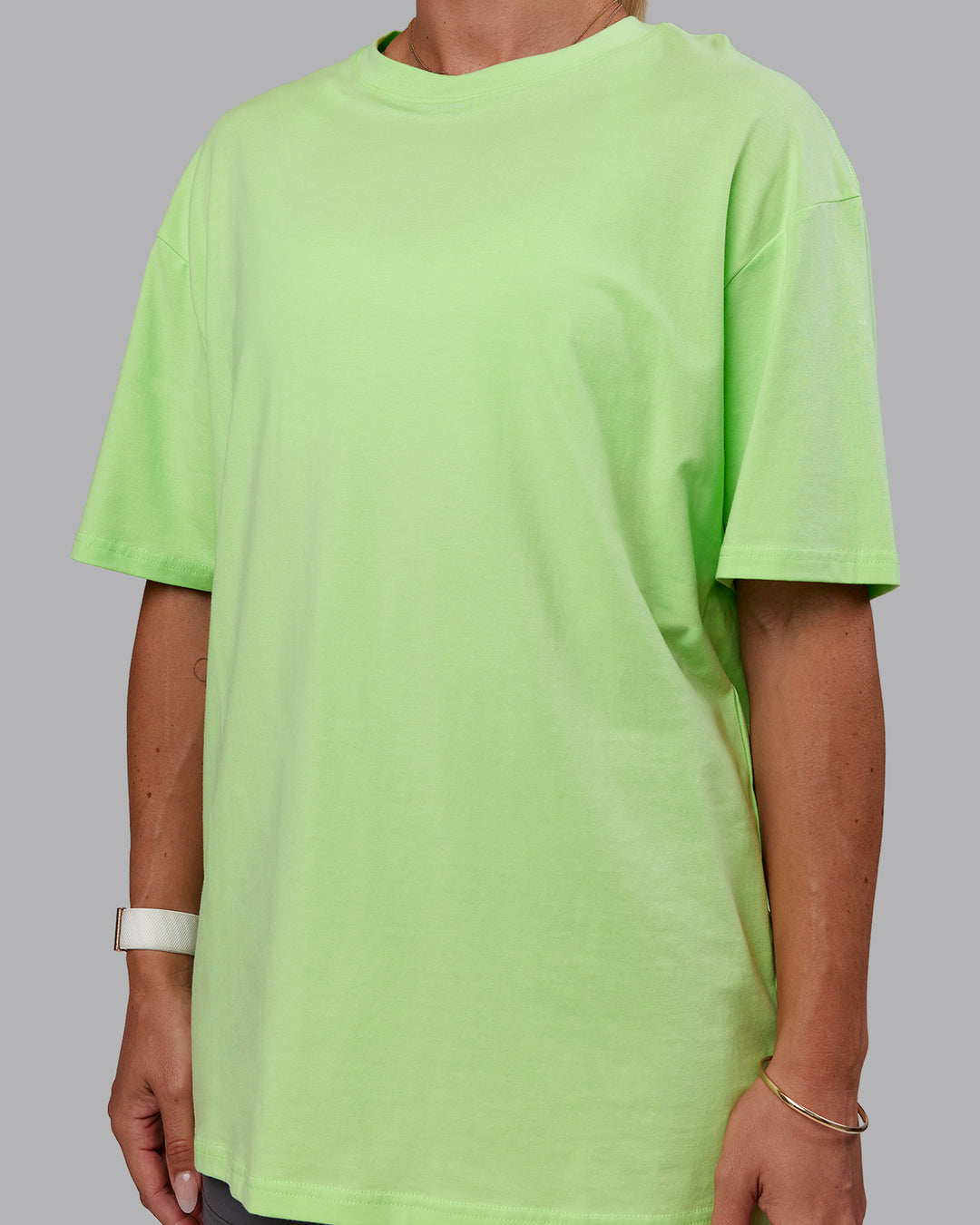 Woman wearing Bree Masters Unisex Vision FLXCotton Tee Oversize - Pastel Lime-Stormy
