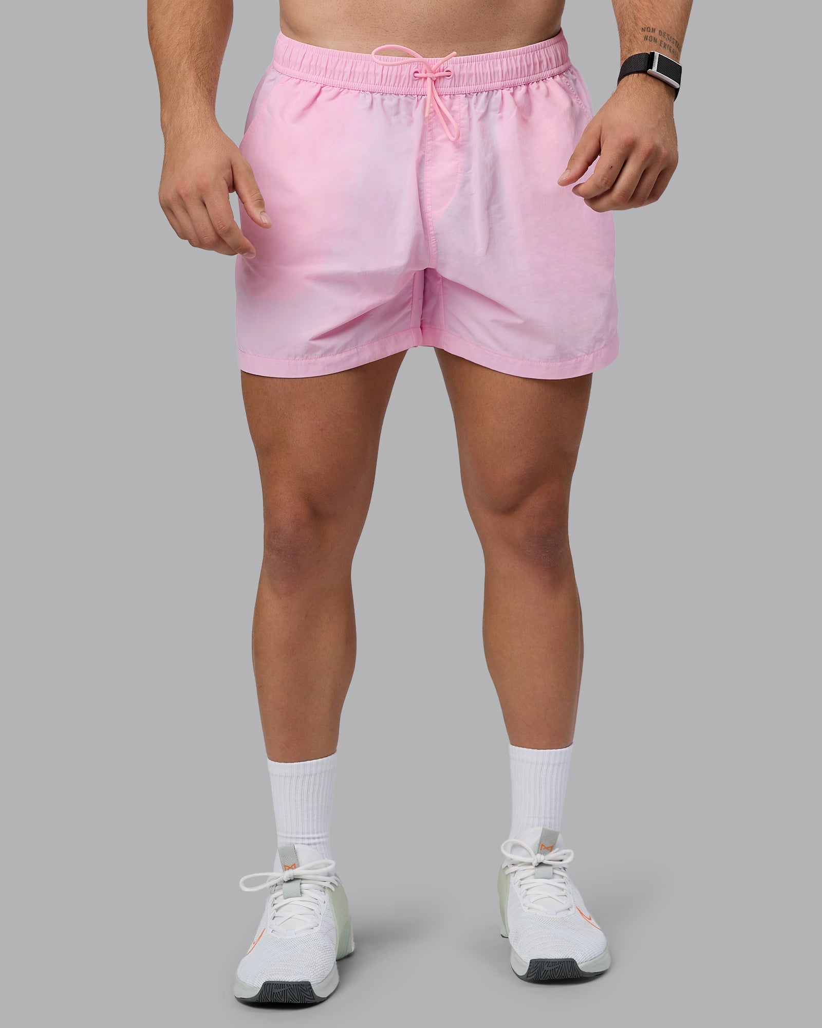 Man wearing Classic 5" Shorts - Pale Pink