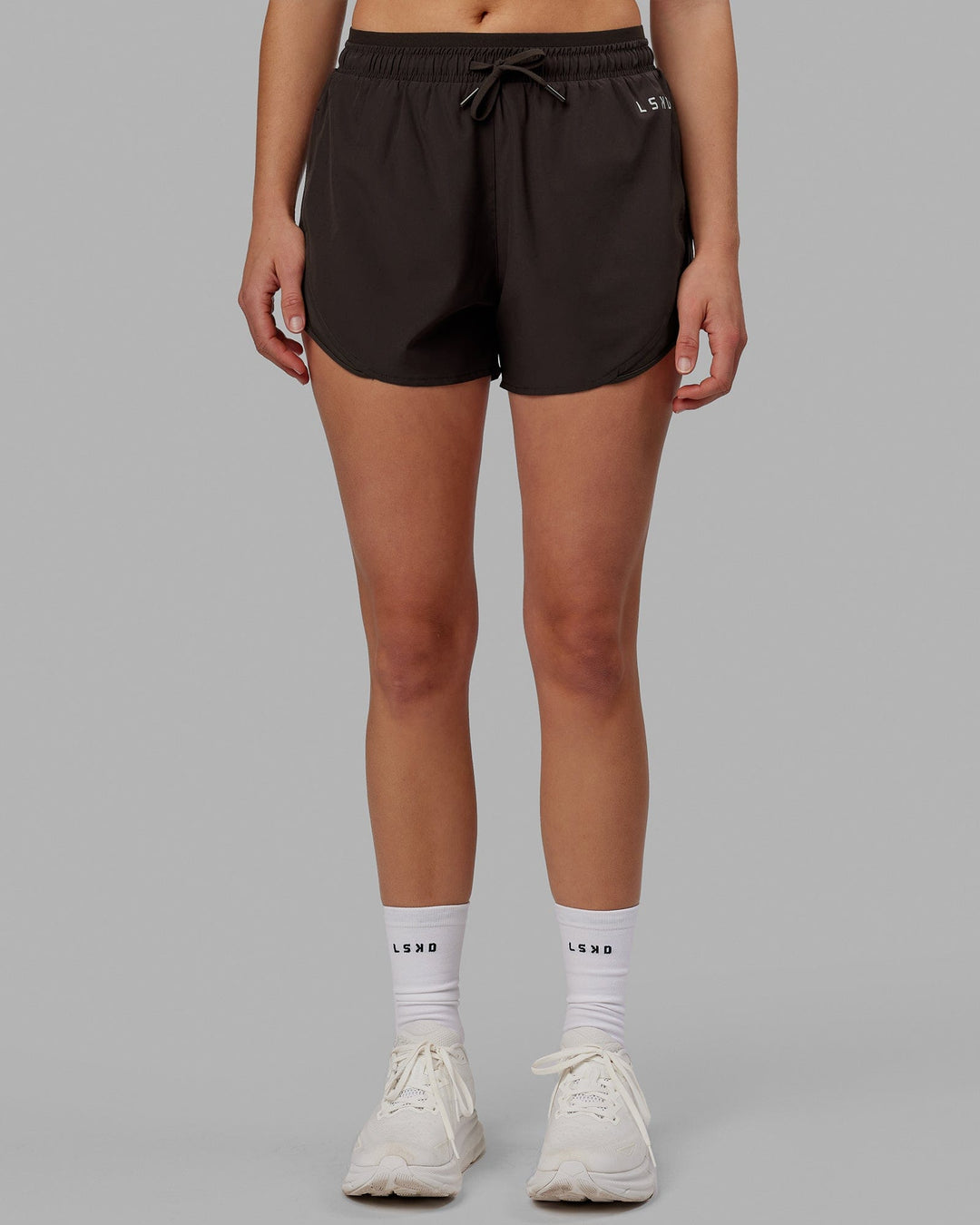 Woman wearing Dynamic Run Short - Dark Walnut
