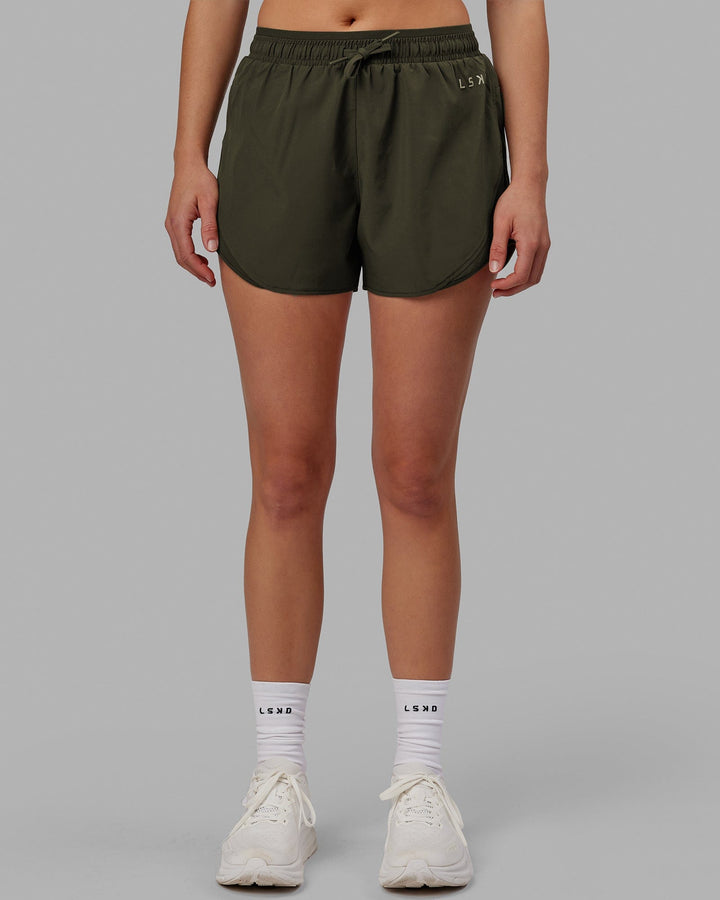 Woman wearing Dynamic Run Short - Forest Night