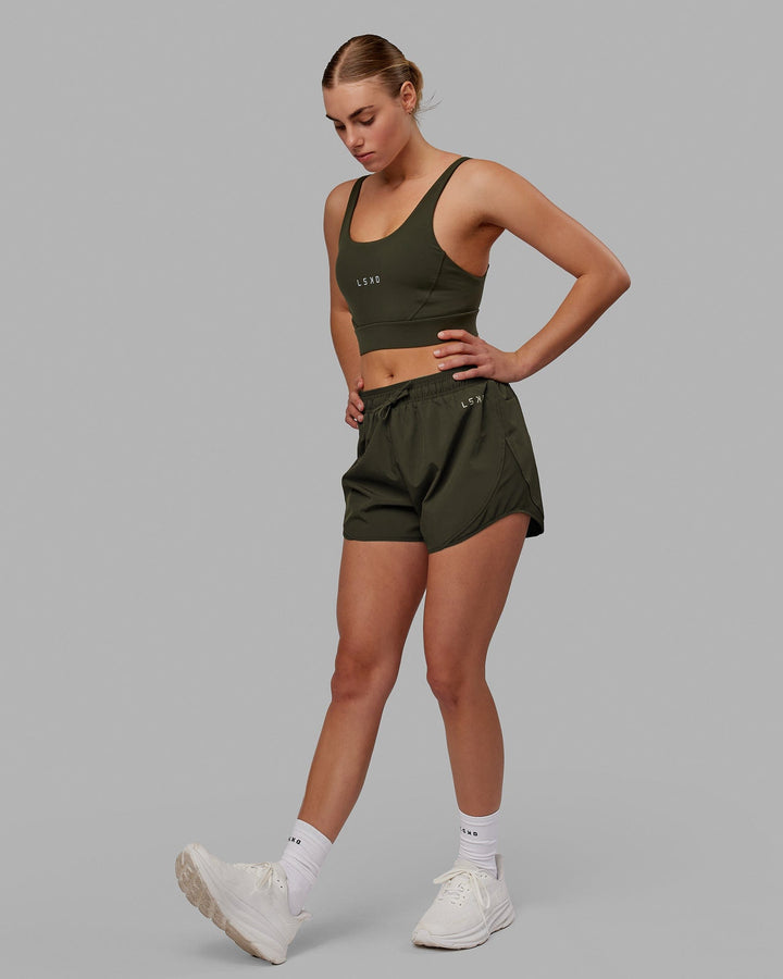Woman wearing Dynamic Run Short - Forest Night