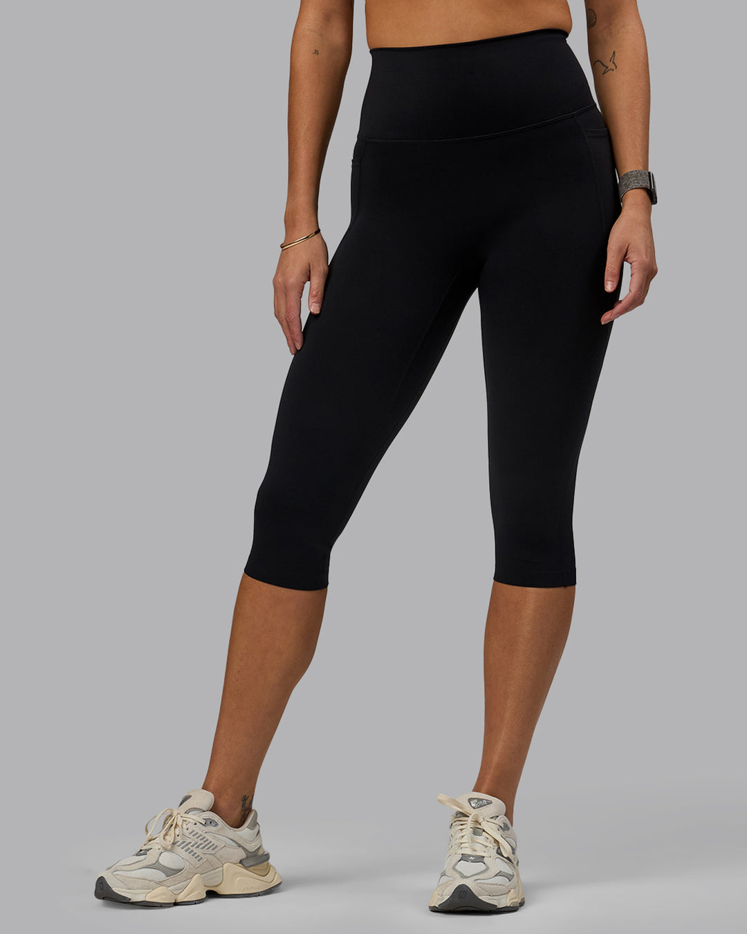 Woman wearing Elixir Ultra High-Rise 3/4 Legging Pockets - Black | Model:Shae | Size:S
