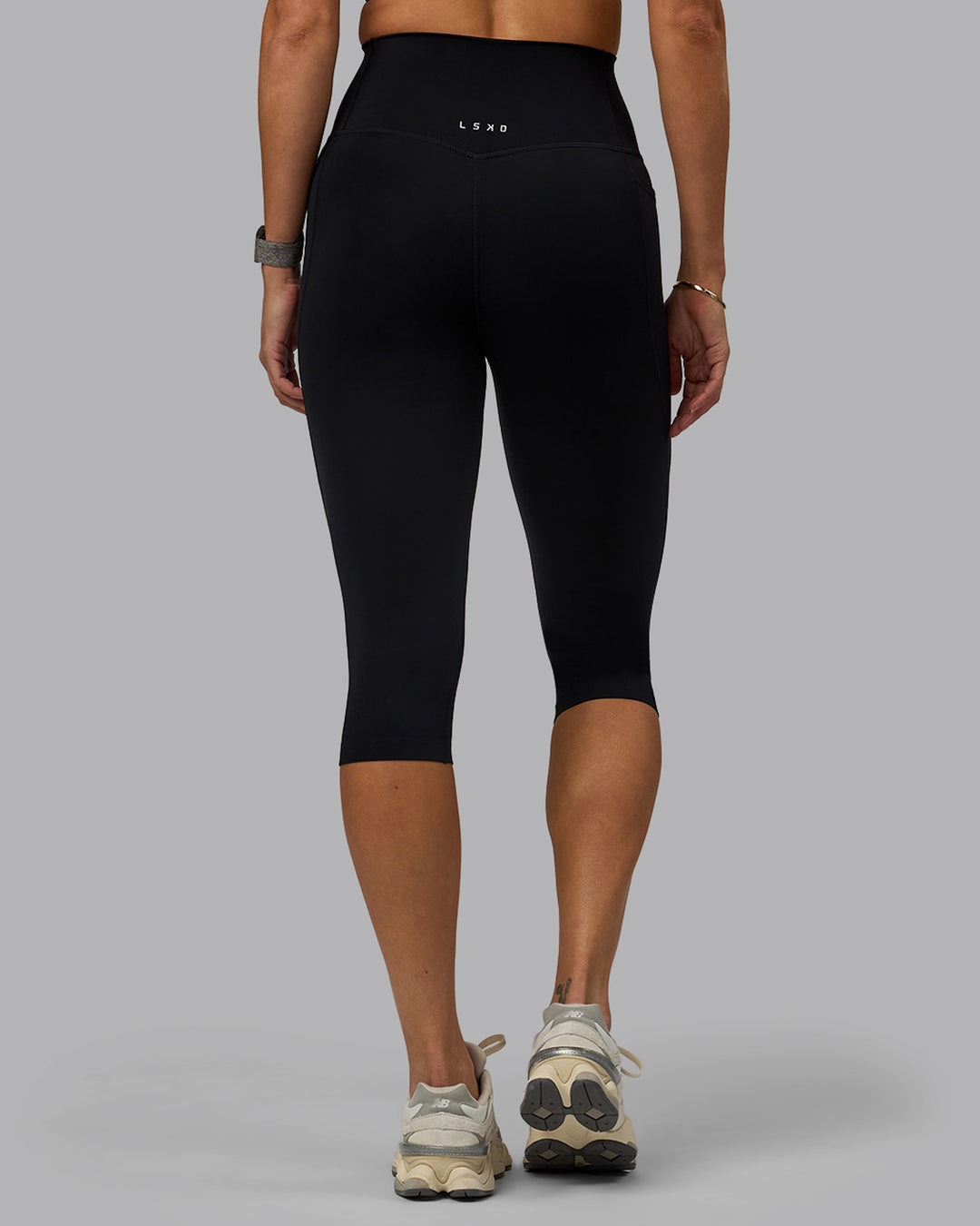 Woman wearing Elixir Ultra High-Rise 3/4 Legging Pockets - Black | Model:Shae | Size:S