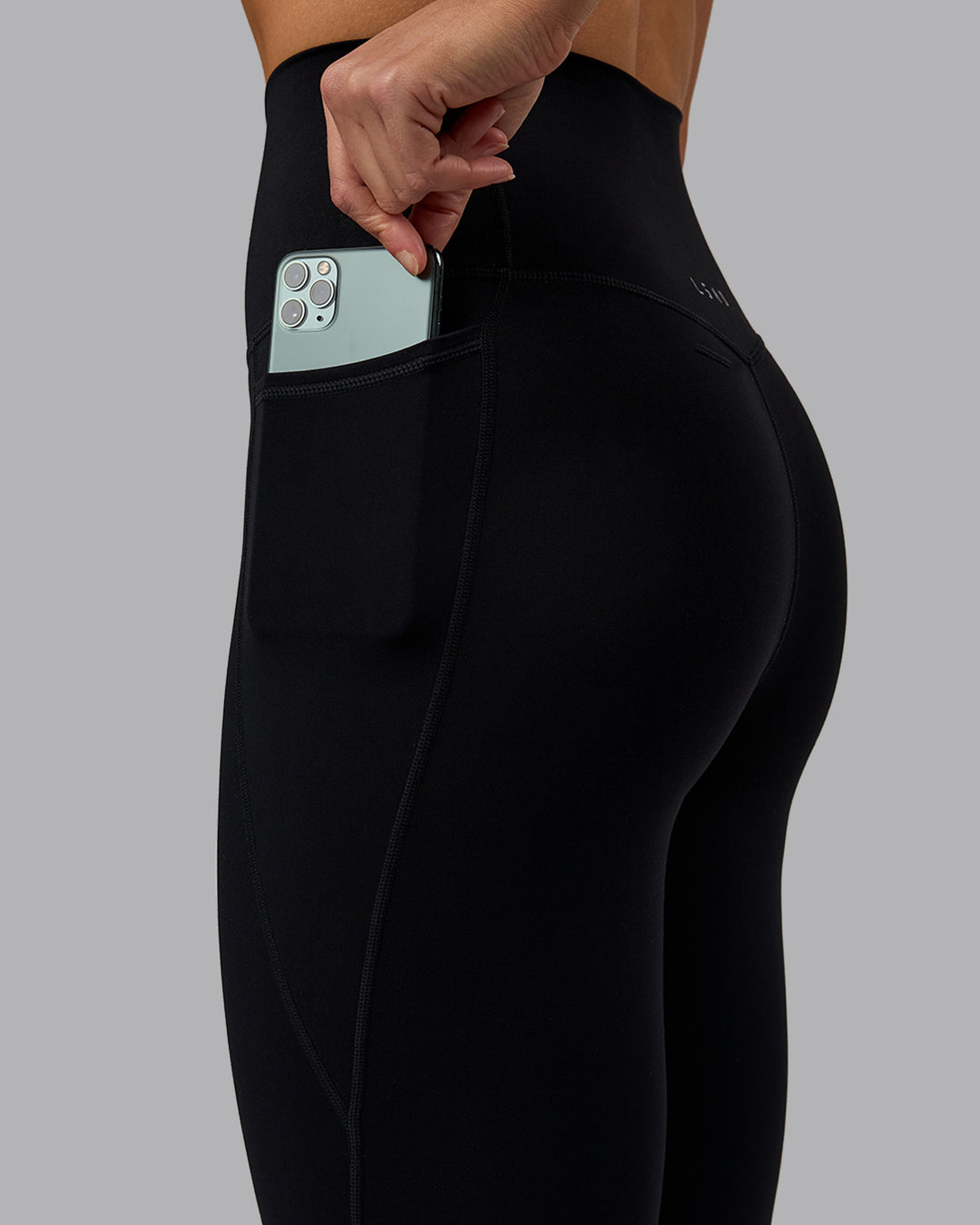 Woman wearing Elixir Ultra High-Rise 3/4 Legging Pockets - Black | Model:Shae | Size:S