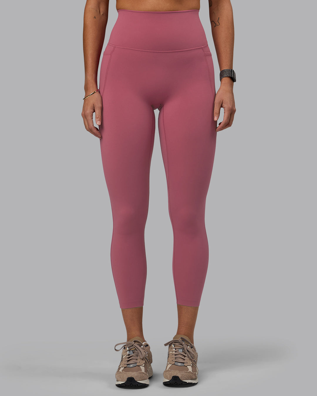 Woman wearing Elixir Ultra High-Rise 7/8 Legging Pockets - Mauve Haze | Model:Shae | Size:S