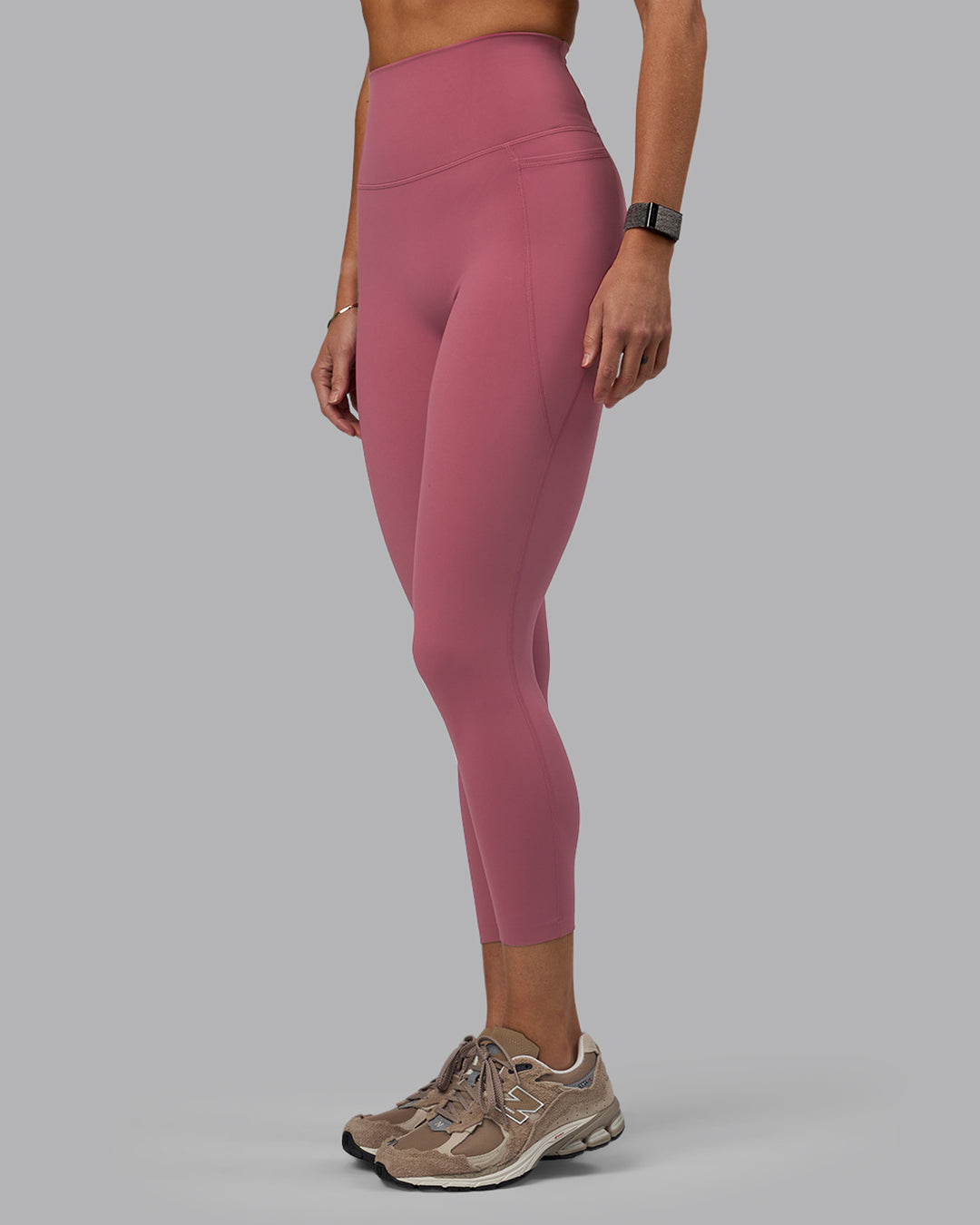 Woman wearing Elixir Ultra High-Rise 7/8 Legging Pockets - Mauve Haze | Model:Shae | Size:S