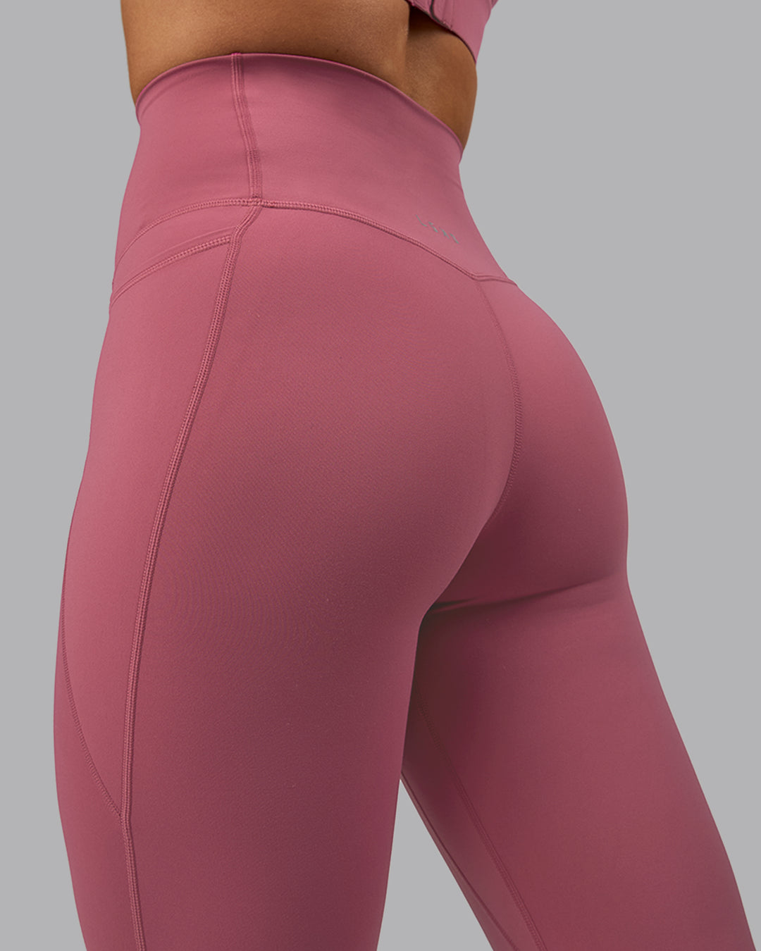 Woman wearing Elixir Ultra High-Rise 7/8 Legging Pockets - Mauve Haze | Model:Shae | Size:S